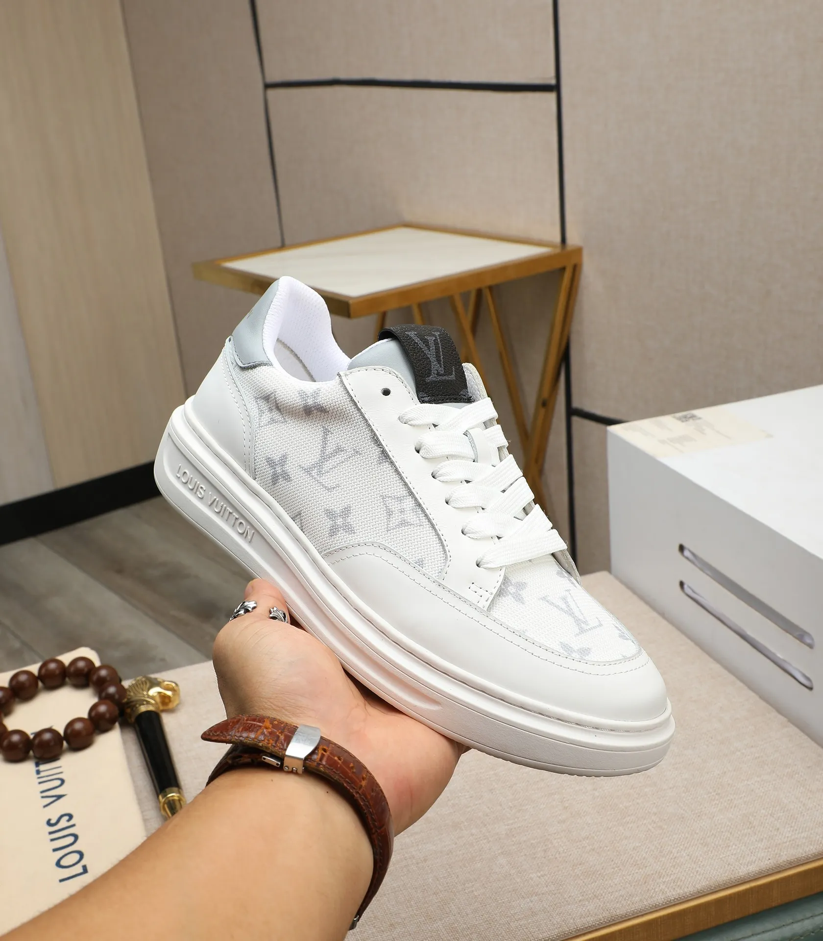 Men's shoes 💰540 💰(Niuli: full package) louis vuitton (Louis Vuitton/lv) top 🔍🔍 new models are on sale at the same time at the counter. The upper 🇮🇹 is imported from Italy, first-layer cowhide, and the lining is fully imported cowhide. 💪💪, completely 1⃣️ to 1 ⃣️Re-engraved🇮🇹💪💪, ⚠Sole: The original sole is specially provided by the original factory, the exclusive movable molded sole is super comfortable, ⚠The original factory follows the order, 🔍🔍high quality, you can enter and exit the counter at will, welcome to compare⚠. Code number:38-44